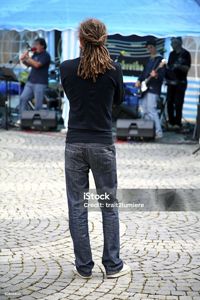 Junger Mann, ein Blick in ein Hobby-rock-Konzert - Lizenzfrei Gesangskunst Stock-Foto