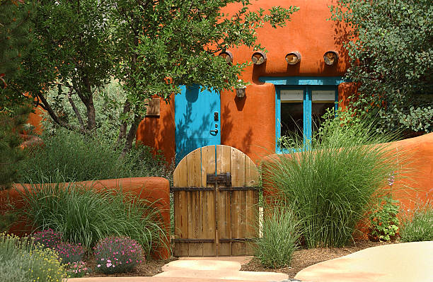 cottage de santa fe - house southwest usa residential structure adobe photos et images de collection