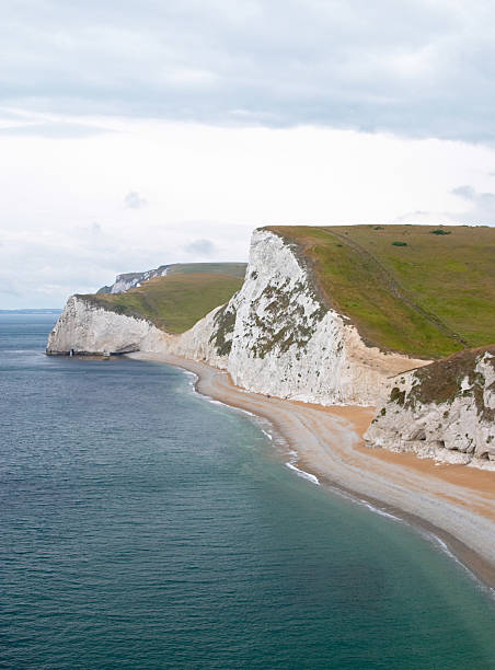 istock Cliff at Dorset coast, Bournemouth, England 90847308