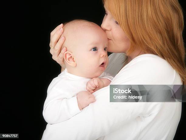 Zärtlichkeit Stockfoto und mehr Bilder von Alleinerzieherin - Alleinerzieherin, Baby, Ein Elternteil