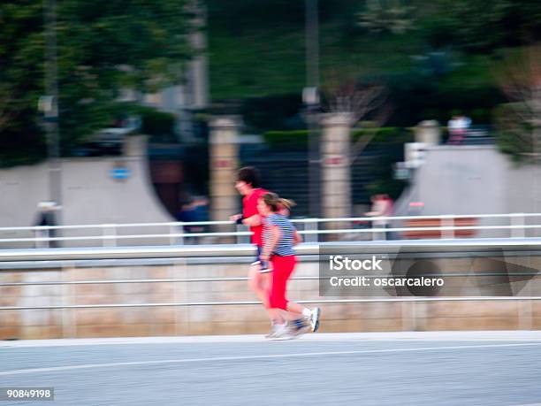 Foto de De Corrida e mais fotos de stock de Casal - Casal, Cerca, Conceito