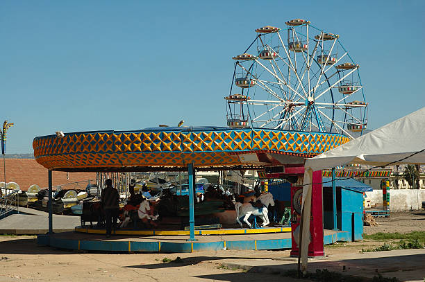 小さな町ルナパーク - ferris wheel luna park amusement park carnival ストックフォトと画像