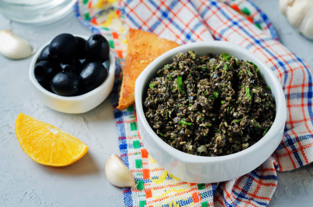istock Black Olive Tapenade with roasted pita 908502274
