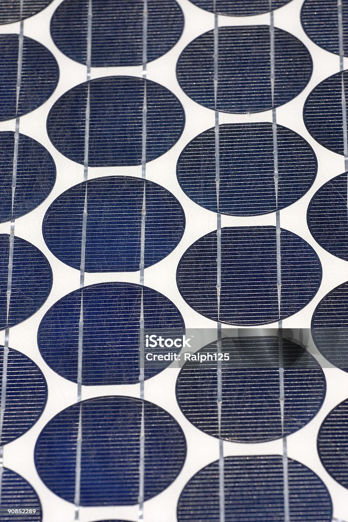 Pannello solare generando Energia fotovoltaica con circolare elementi primo piano - Foto stock royalty-free di Cerchio