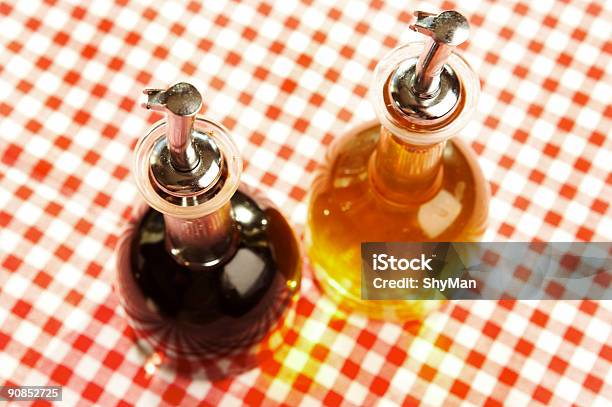 Olio Doliva E Aceto - Fotografie stock e altre immagini di Aceto - Aceto, Aceto balsamico, Bottiglia