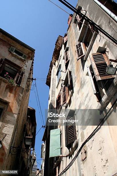 Edificio En Novigrad Croacia Foto de stock y más banco de imágenes de Aire libre - Aire libre, Antiguo, Arquitectura