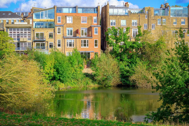 istock Waterfront apartment in Hampstead Heath of London 908532124