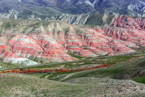 素晴らしい赤い山 - canyon rock mountain cliff ストックフォトと画像
