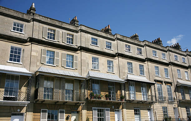 バスルームの街の通り - bath england victorian style city balcony ストックフォトと画像