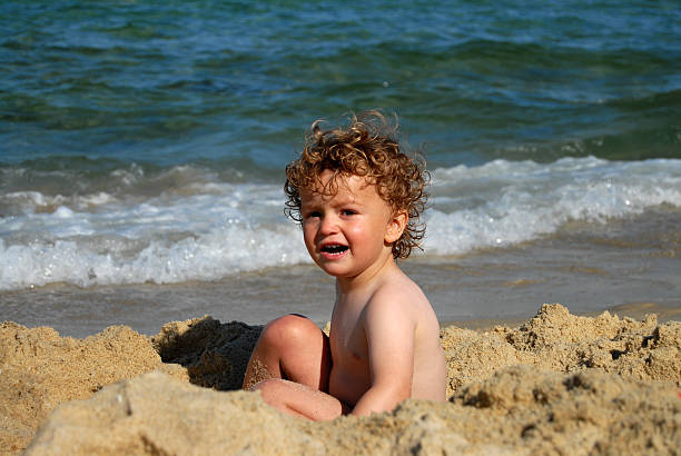Adorable garçon sur la plage - Photo