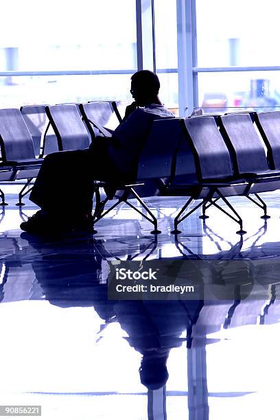 Espera De Exclusión 2 Foto de stock y más banco de imágenes de Aeropuerto - Aeropuerto, Asiento, Billete de admisión