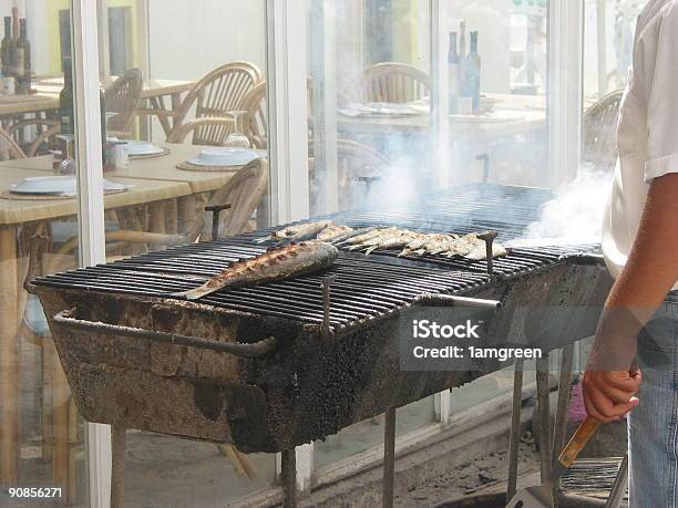 Fisch Auf Dem Grill Stockfoto und mehr Bilder von Farbbild - Farbbild, Fisch, Fische und Meeresfrüchte