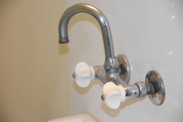 istock Vintage Toilet 908566824