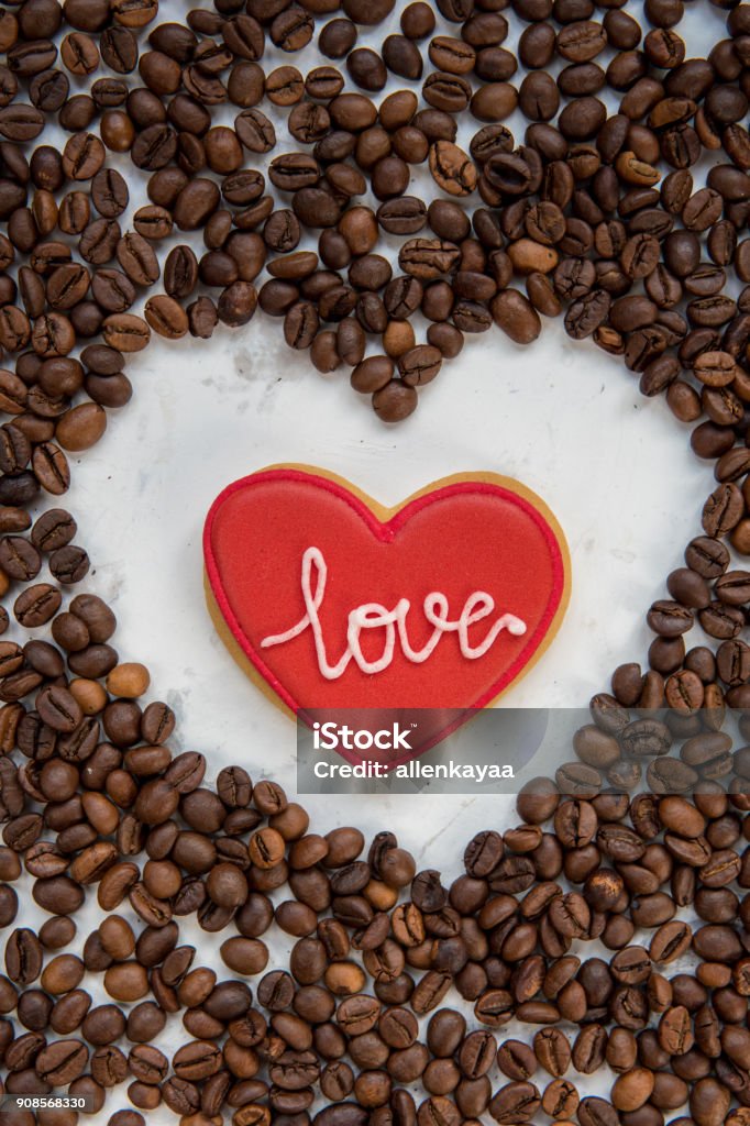Cookie Hati Dan Bingkai Hati Dari Biji Kopi Tampilan Atas Foto Stok