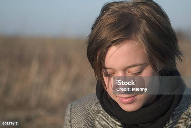 Foto de Retrato De Mulher De Pensamento e mais fotos de stock de Adolescente - Adolescente, Adolescência, Adulto