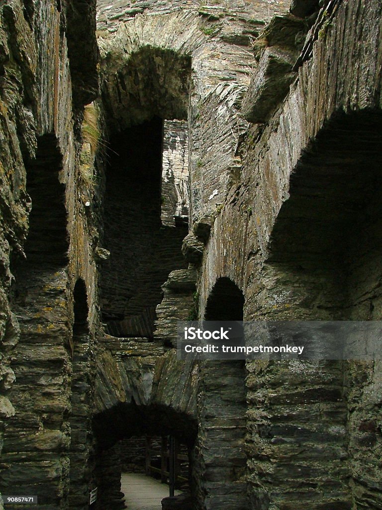 Castello di scuro - Foto stock royalty-free di Abbandonato