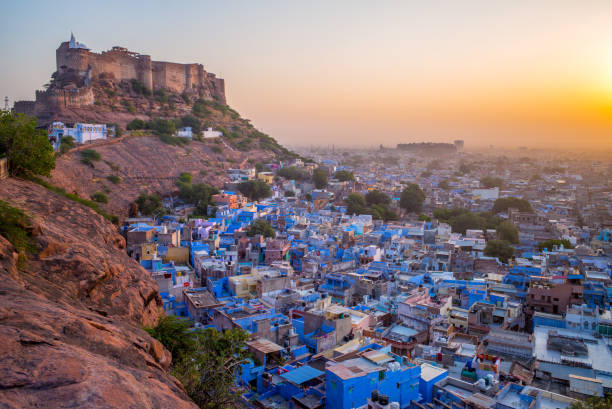 vue de nuit de jodhpur - mehrangarh photos et images de collection