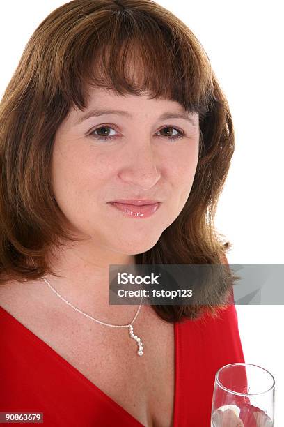 Woman Wearing Red Dress Con Bebida En Su Mano Foto de stock y más banco de imágenes de 30-39 años - 30-39 años, Actividades recreativas, Adulto