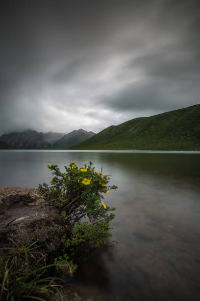 istock lake view of Nianbaoyuze 908644498