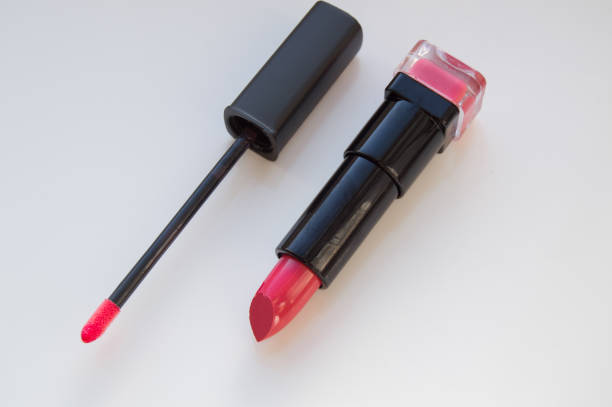 istock brush for lipgloss, lipstick red, pink on white background 908651604