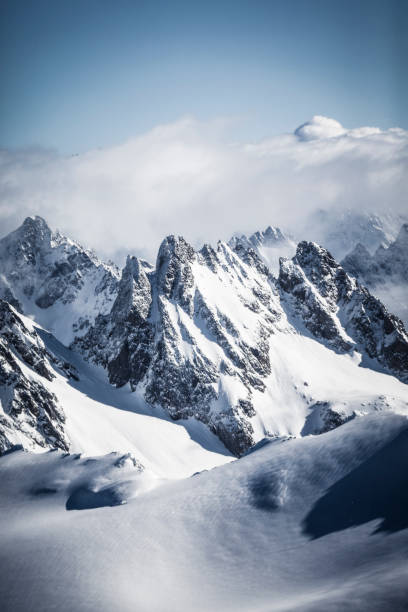 スイス アルプスのマウンテン ビュー - snowcapped mountain mountain range snow ストックフォトと画像