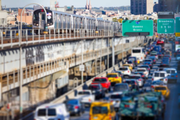 new york city rush hour traffic jam sur le pont de williamsburg à brooklyn - brooklyn sign new york city queens photos et images de collection