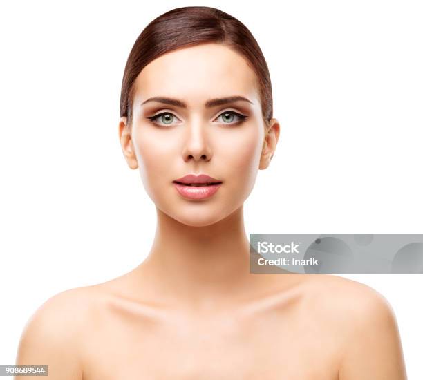 Woman Beauty Portrait Natürliche Lippen Augen Makeup Und Gesicht Hautpflege Weiß Isoliert Stockfoto und mehr Bilder von Vorderansicht