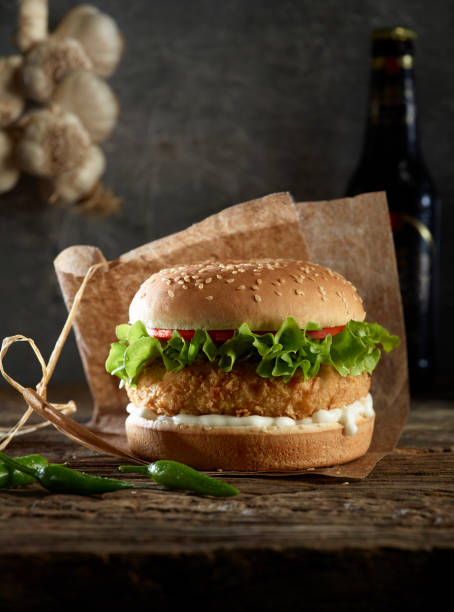 burger und bier - sandwich turkey gourmet fast food stock-fotos und bilder