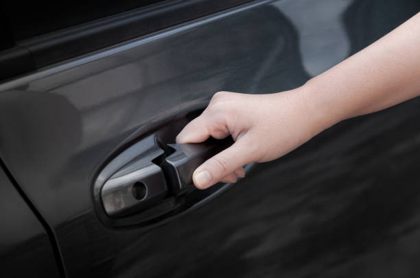 istock Woman hand open car door 908730900