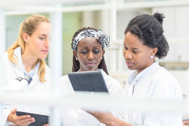 istock Female scientists working in the lab 908737436