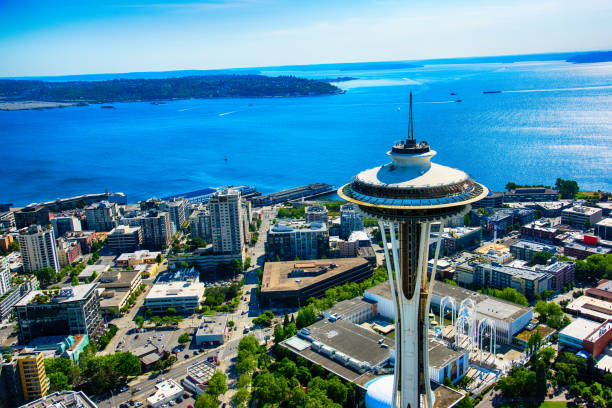 シアトルのスペースニードルのトップ - space needle ストックフォトと画像