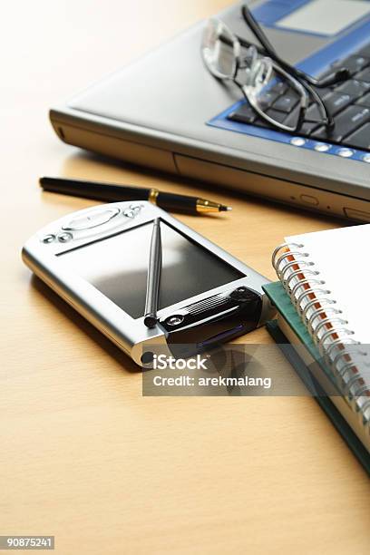 Businesstechnologie Stockfoto und mehr Bilder von Arbeiten - Arbeiten, Brille, Büro