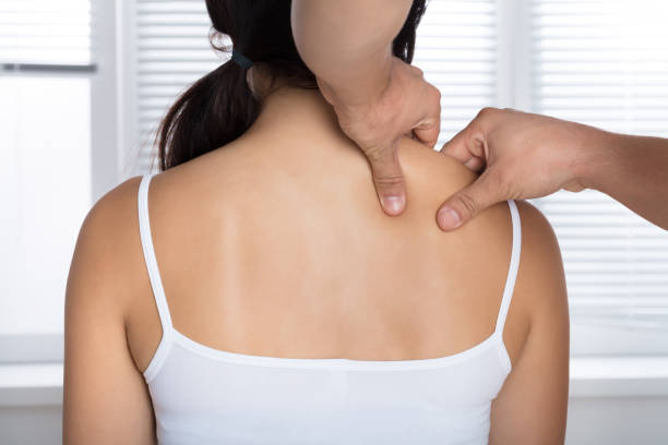 istock Young Woman Receiving Shoulder Massage 908765138