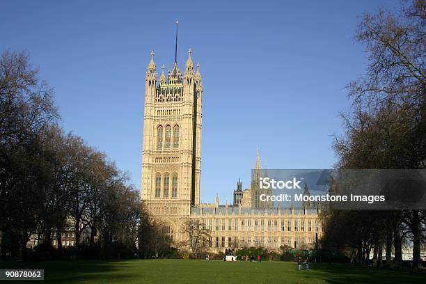 Foto de Victoria Tower Em Casas Do Parlamento Londres e mais fotos de stock de Arquitetura - Arquitetura, Azul, Capitais internacionais