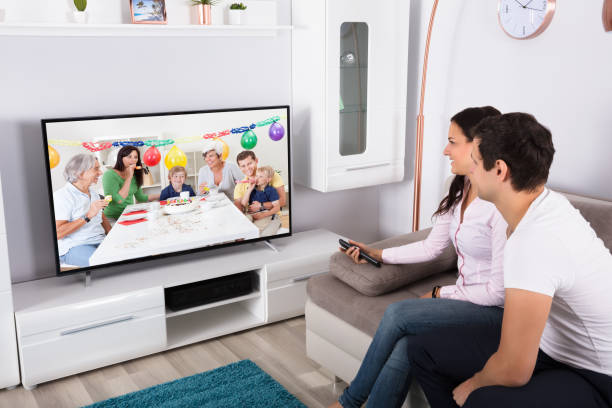 istock Couple Watching Birthday Celebration On Television 908785916