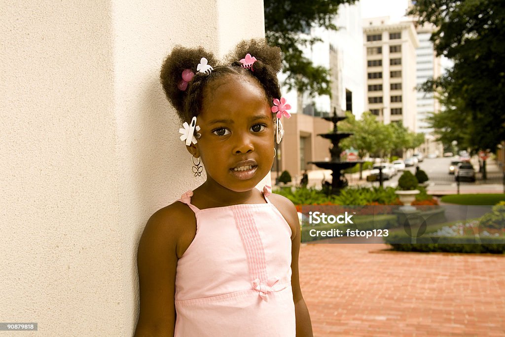 Bambina in abito rosa. - Foto stock royalty-free di 4-5 anni