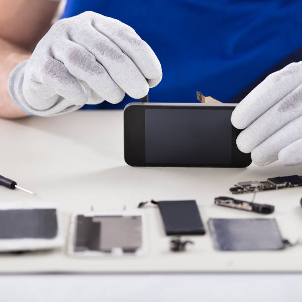 istock Human Hand Repairing Smartphone 908801682