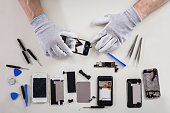 person-reparatur-handy.jpg?b=1&s=170x170&k=20&c=nt6gqJZFlyJxcJjPdu7AS1Ebmq8MuZytYSmk9_HjOfs=
