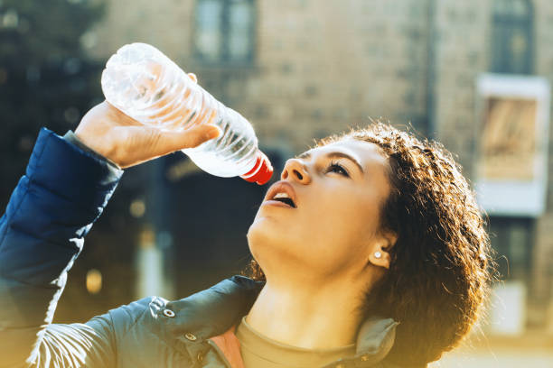 istock Sportswoman drinking water 908801990