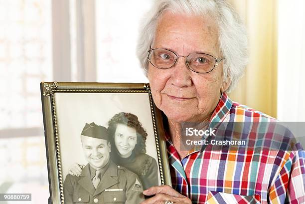 Photo libre de droit de Veufveuve Grandmère banque d'images et plus d'images libres de droit de Veuve - Veuve, Armée, Métier de l'armée