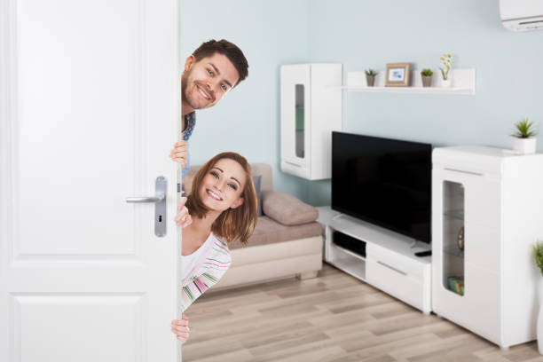 istock Young Couple Holding Blank Placard 908827624