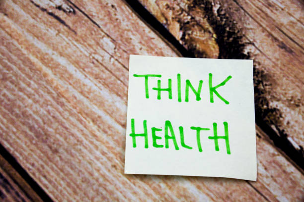 istock Memo note on Sticky note Think Health, think of your Helath 908856788