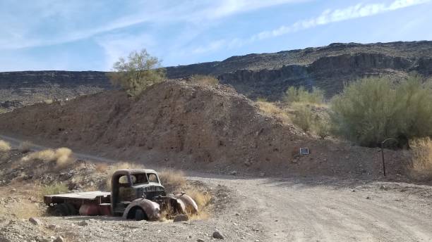 abandoned vehicle in Arizona desert