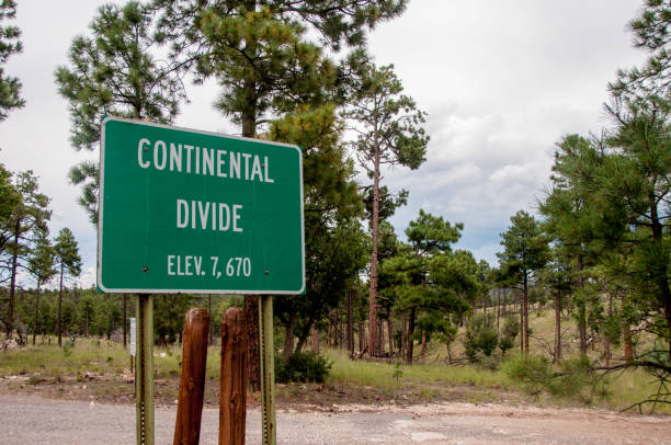 continental divide sign in new mexico gila national forest - continental divide trail stock-fotos und bilder