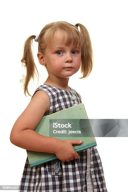 Menina Com Livro - Fotografias de stock e mais imagens de Aprender - Aprender, Cabelo Louro, Cachos