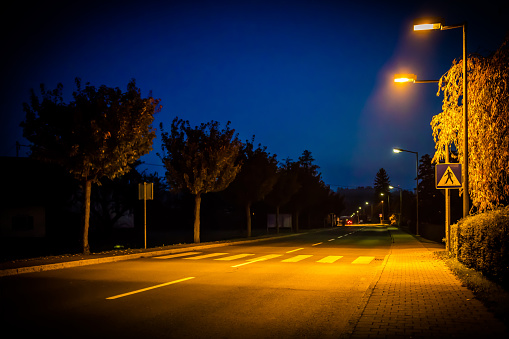 Nadie calle tarde en la noche de la ciudad photo
