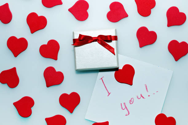 istock Gift box with bow, set of red hearts, note 