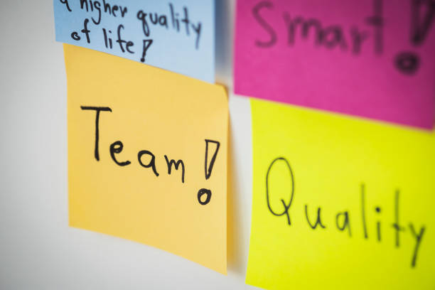 istock Closeup of sticky note paper 908953320