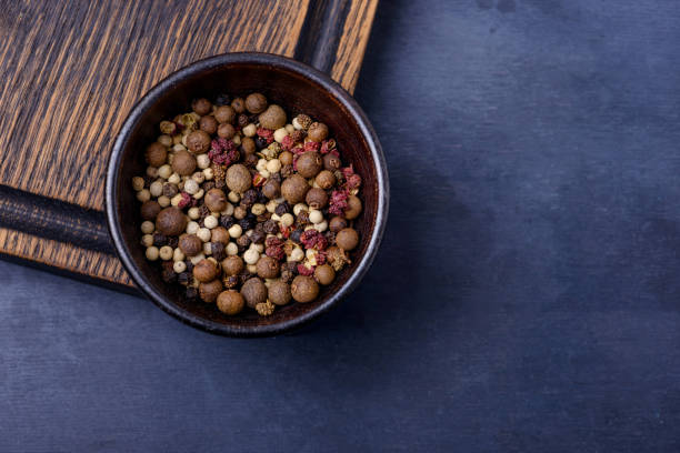 istock Closeup pepper in bowl on dark background 908974720