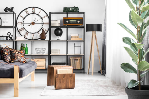 istock Table in vintage living room 909001562